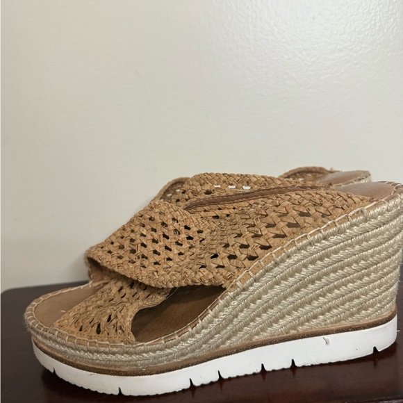 Gentle Souls signature by Kenneth Cole Women's Tan Woven wedge Sandals size 8.5 - Picture 3 of 13